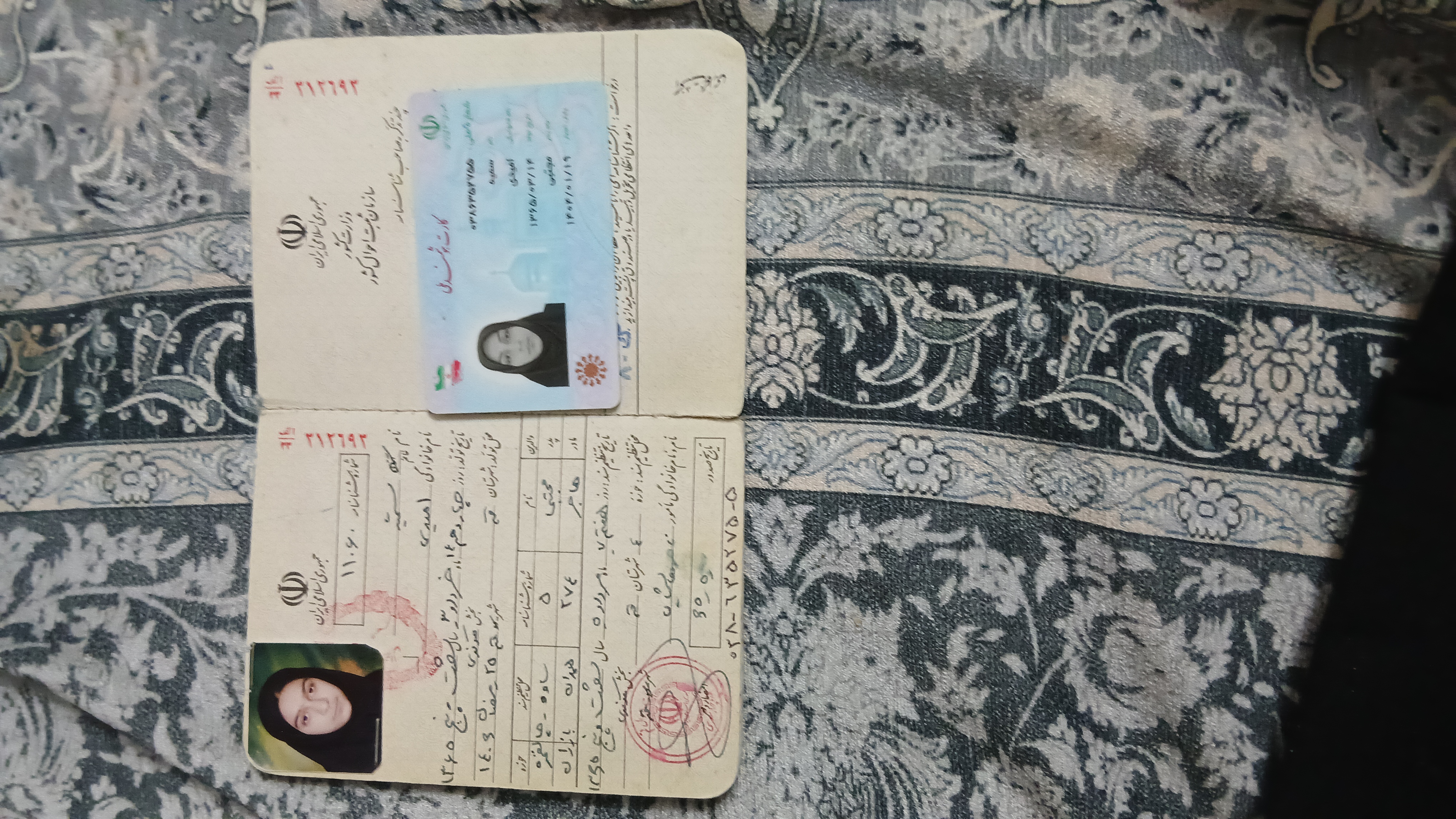 کپی شناسنامه و کارت ملی مادر