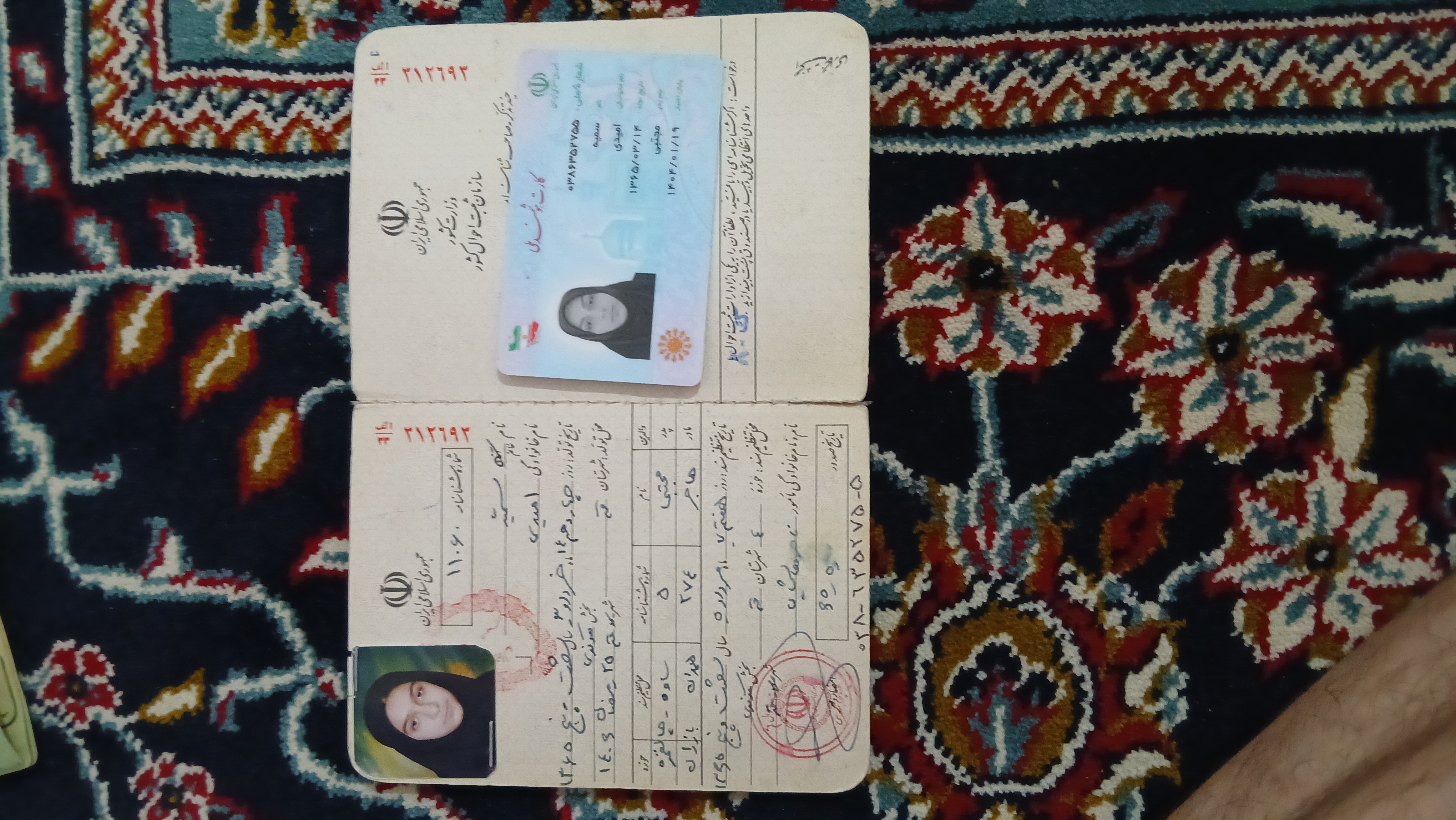کپی شناسنامه و کارت ملی مادر